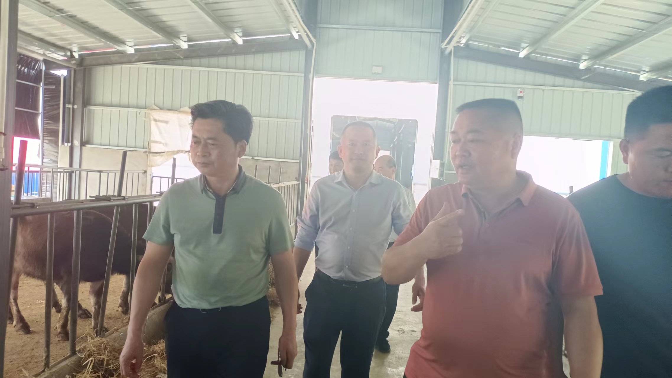 4月28日，岳阳市人大常委会副主任、党组成员赵岳平率市科技局党组书记局长易兴建一行来湖南时瑞来科技集团有限公司考察调研，区管委会主任沈小星，区人大政协主任曾兰芝陪同考察调研