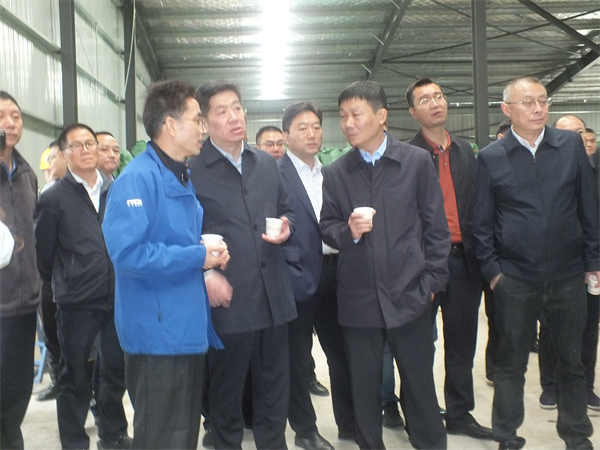 全市秸秆综合利用工作推进会暨水稻秸秆饲料化利用现场观摩活动在屈原管理区举行